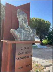 Busta Skanderbega v Pianě degli Albanesi