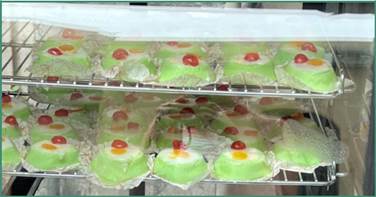 Obsah obrázku dezert, jídlo, pečení, interiér.